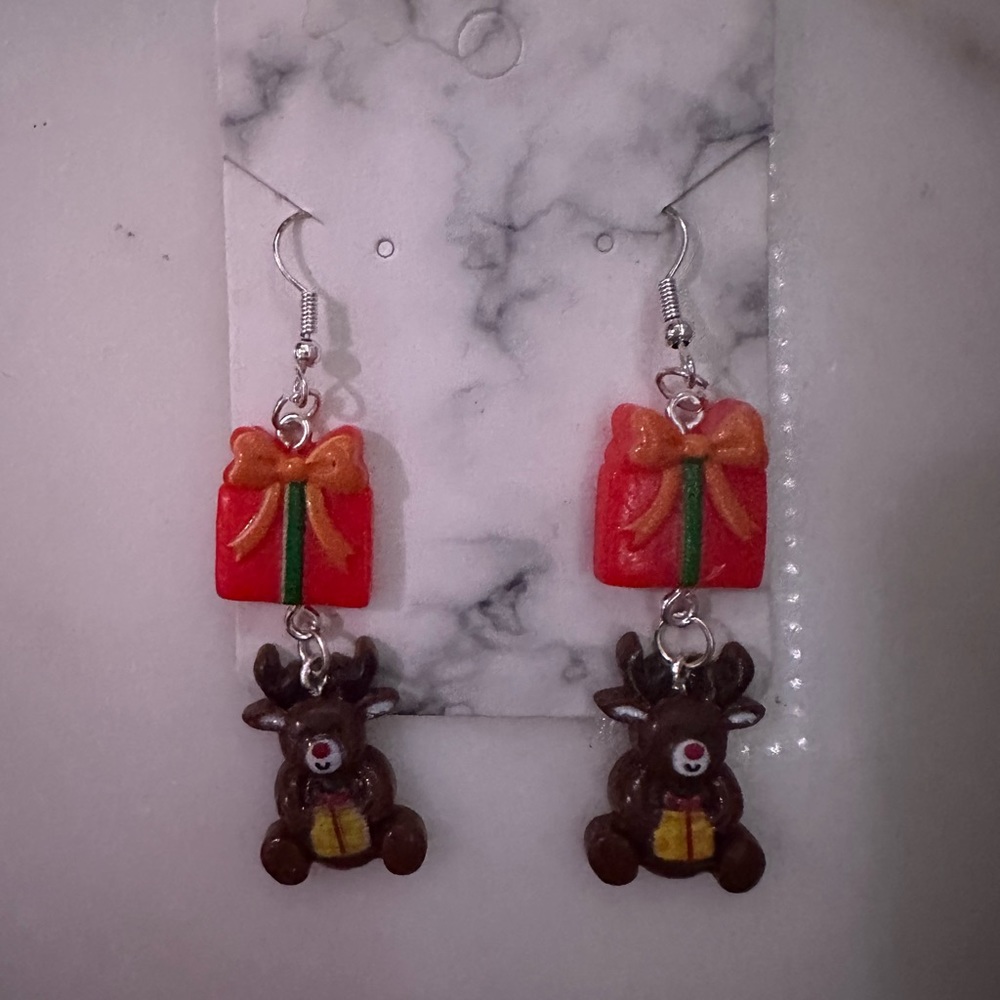 Cute Christmas present w/ a tiny reindeer, holding a Christmas present earrings - Picture 1 of 2